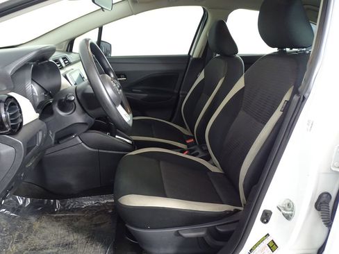 Used 2022 Nissan Versa SV w/ Trunk Package image 10