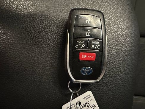 Used 2021 Toyota RAV4 SE w/ Weather & Moonroof Package AWD/4WD image 17