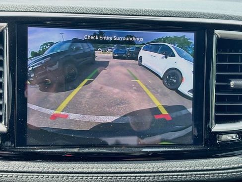 Used 2024 Chrysler Pacifica Limited FWD image 12