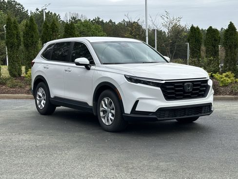 Used 2023 Honda CR-V LX image 2