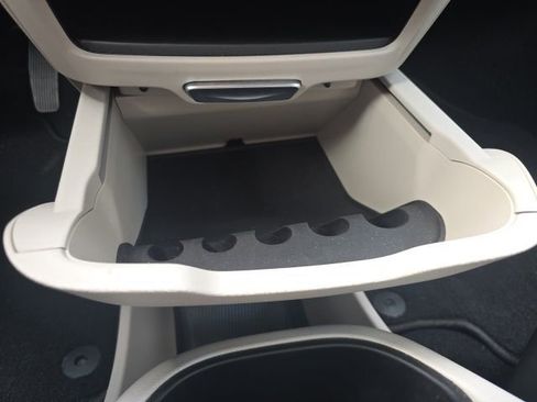 Used 2024 Chrysler Pacifica Touring-L image 20