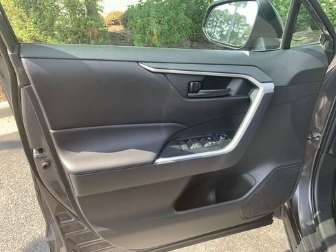 Certified 2024 Toyota RAV4 LE AWD/4WD image 17