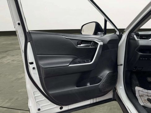 Used 2021 Toyota RAV4 XLE Premium AWD/4WD image 9