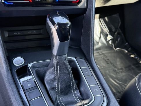 Used 2022 Volkswagen Tiguan SE R-Line image 23