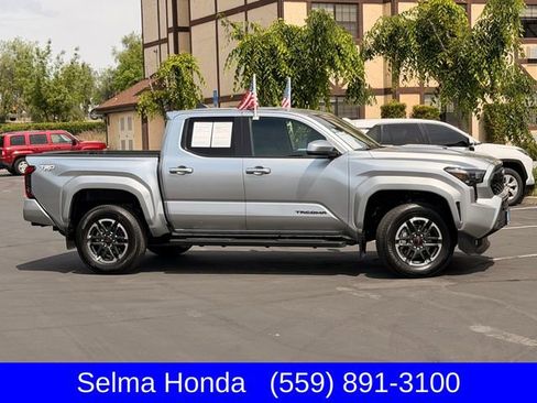 Used 2025 Toyota Tacoma TRD Sport image 4