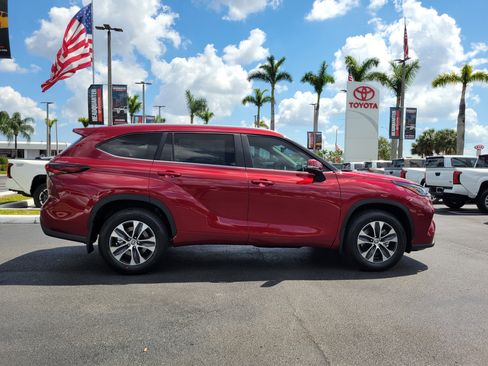 Used 2026 Toyota Highlander XLE image 13