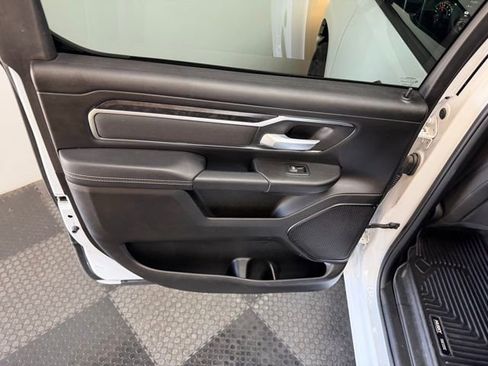 Used 2024 RAM 1500 4x4 Crew Cab image 32