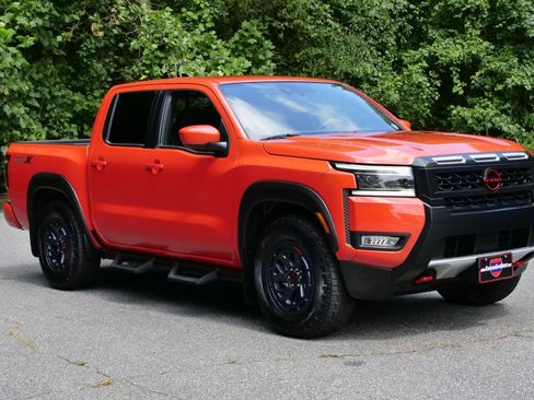 Used 2025 Nissan Frontier Pro-X RWD image 4