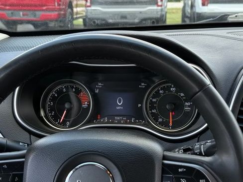 Used 2022 Jeep Cherokee Latitude Lux w/ Sun & Sound Group AWD/4WD image 8