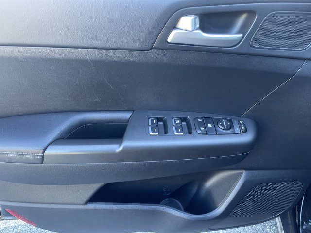 Used 2018 Kia Sportage LX w/ LX Technology Package FWD image 13