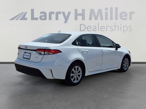 Certified 2025 Toyota Corolla LE image 5