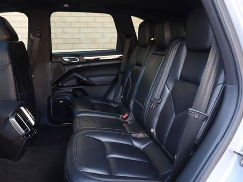 Used 2016 Porsche Cayenne AWD/4WD image 20