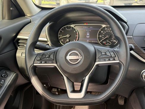 Used 2025 Nissan Altima 2.5 SV image 12