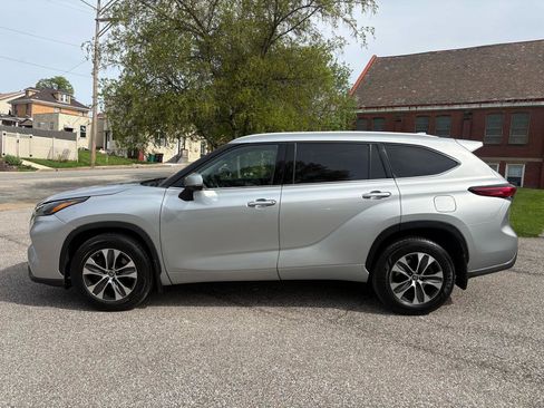 Used 2022 Toyota Highlander XLE image 5