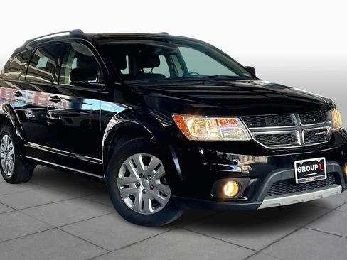 Used 2019 Dodge Journey SE image 2