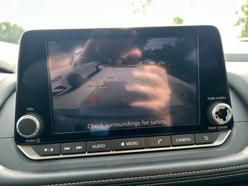 Used 2024 Nissan Rogue S FWD image 13