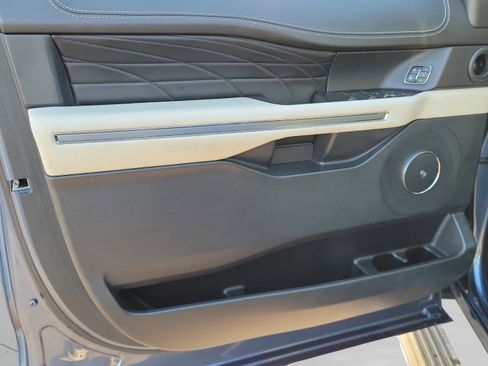 Used 2020 Ford Expedition Platinum AWD/4WD image 22