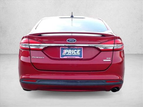 Used 2017 Ford Fusion SE w/ Equipment Group 201A FWD image 13