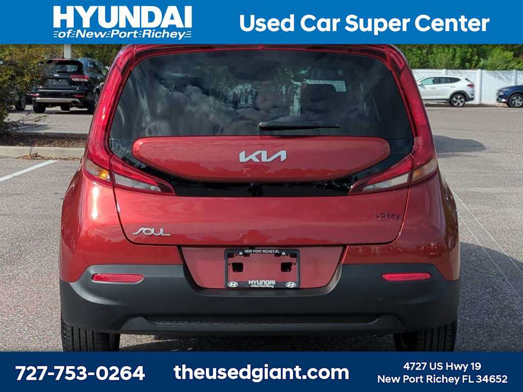 Used 2022 Kia Soul LX w/ Technology Package FWD image 4