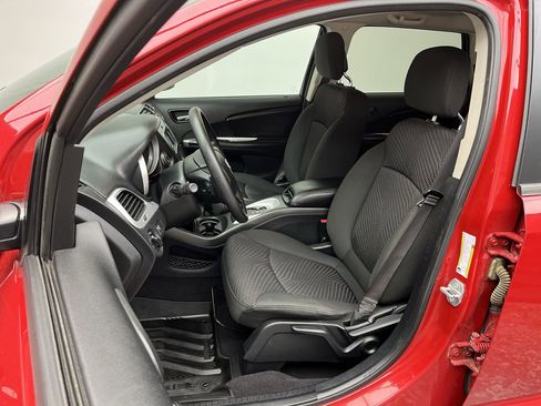 Used 2019 Dodge Journey SE image 8