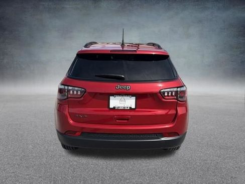 Used 2025 Jeep Compass Latitude w/ Altitude Special Edition image 9