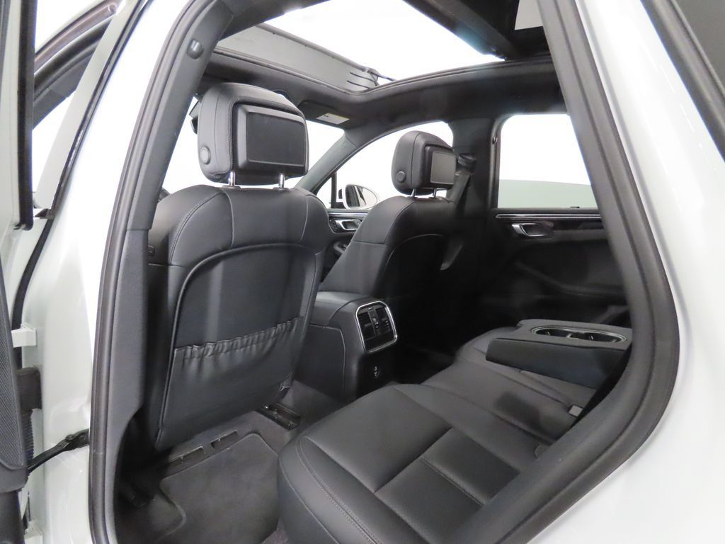 Used 2021 Porsche Macan S AWD/4WD image 46