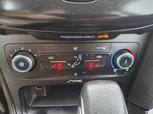 Used 2018 Ford Focus SE w/ Cold Weather Package image 13