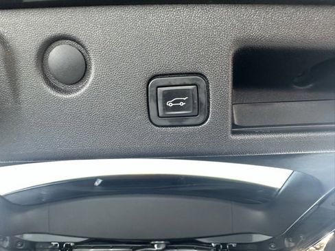 Used 2018 Chevrolet Equinox LT image 22