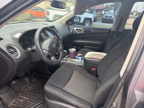 Used 2019 Nissan Pathfinder SV image 9