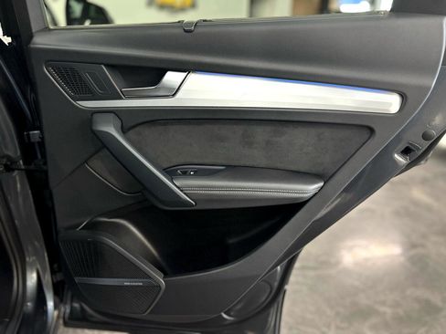 Used 2022 Audi Q5 e Prestige w/ Prestige Package image 38