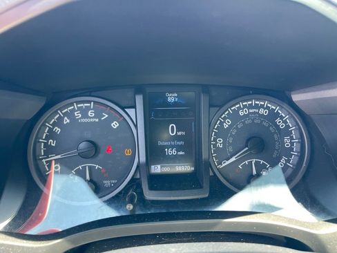 Used 2017 Toyota Tacoma TRD Sport w/ Premium & Technology Package AWD/4WD image 10