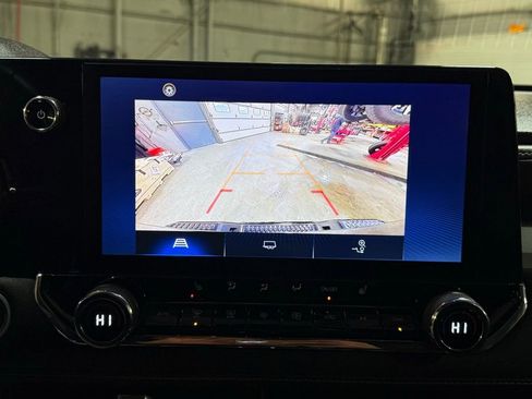 Used 2023 Chevrolet Colorado LT w/ LT Convenience Package II AWD/4WD image 14