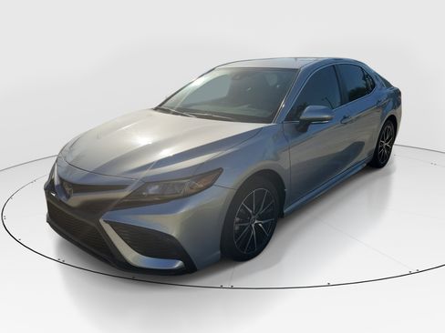 Certified 2023 Toyota Camry SE FWD image 3