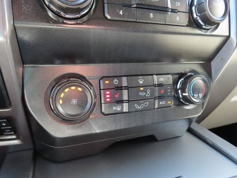 Used 2020 Ford F150 XLT w/ Equipment Group 302A Luxury AWD/4WD image 27