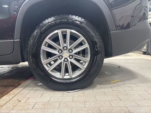 Used 2023 Chevrolet Traverse LT image 29