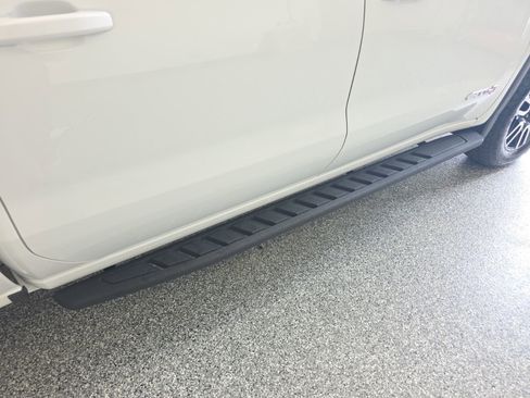 Used 2025 GMC Sierra 1500 AT4 w/ AT4 Premium Package image 11