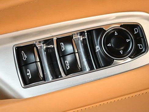 Used 2022 Chevrolet Corvette Stingray Premium Conv w/ Z51 Performance Package RWD image 77