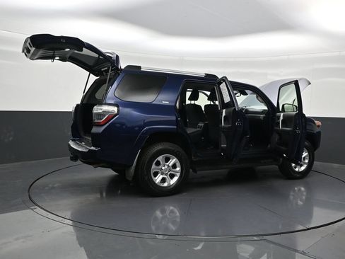 Used 2020 Toyota 4Runner SR5 AWD/4WD image 31