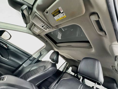 Used 2022 Toyota Highlander XLE AWD/4WD image 15