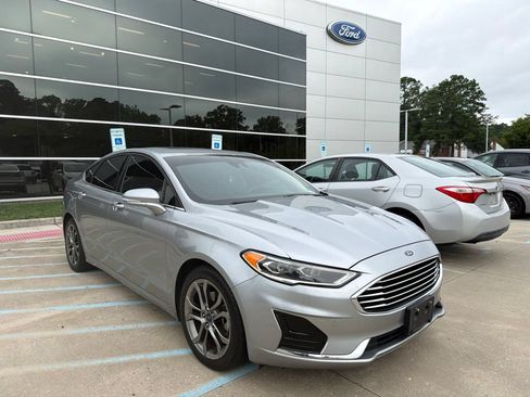 Used 2020 Ford Fusion SEL FWD image 2