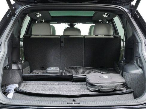 Used 2024 Volkswagen Tiguan SE R-Line FWD image 18
