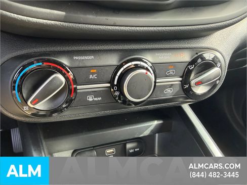 Used 2025 Kia Soul LX w/ LX Technology Package FWD image 16