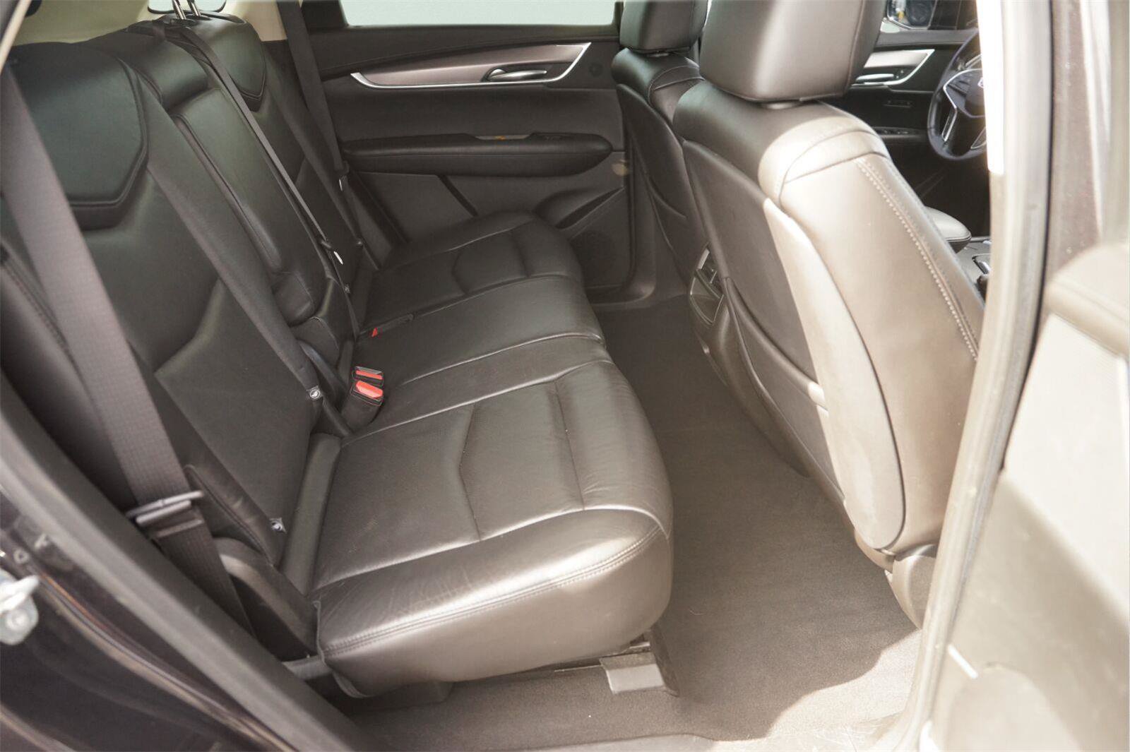 Used 2018 Cadillac XT5 Premium Luxury AWD/4WD image 16