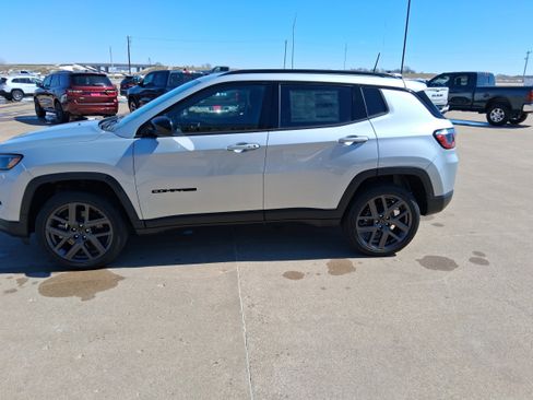 New 2026 Jeep Compass Latitude image 3
