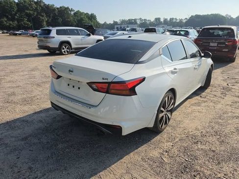 Used 2022 Nissan Altima 2.5 SR FWD image 2