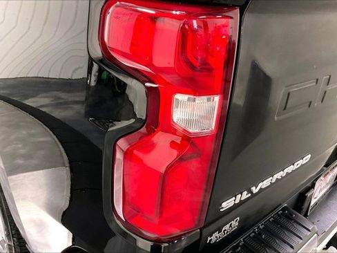 Used 2020 Chevrolet Silverado 1500 LTZ w/ LTZ Premium Package AWD/4WD image 29
