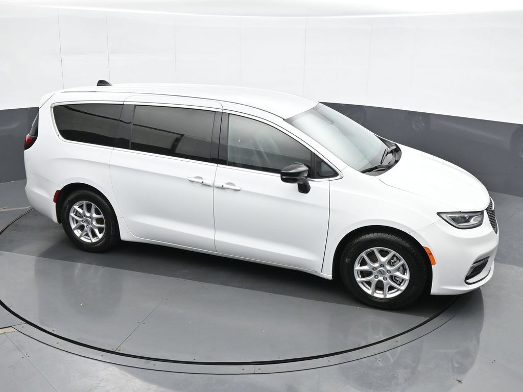 Used 2025 Chrysler Pacifica Select FWD image 23