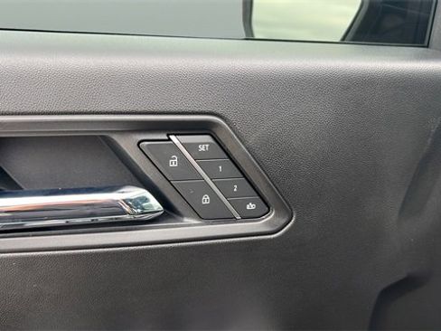 Used 2025 Chevrolet Colorado ZR2 w/ Technology Package image 16