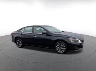 Used 2025 Nissan Altima 2.5 SV video 2
