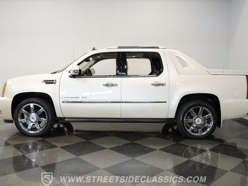 Used 2009 Cadillac Escalade EXT image 2